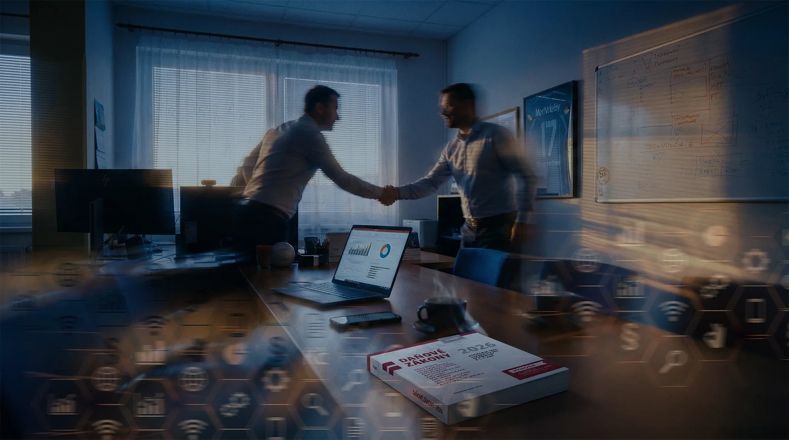 Účetní kancelář paveldvorsky.cz - podání ruky při jednání nad daňovými zákony a účetními podklady